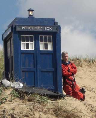 Illustration for article titled Doctor Who lands back in Wales with more set pics